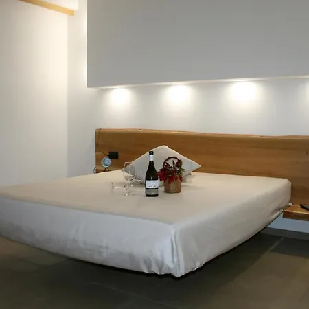 Punta Bianca Suite&home Experience *