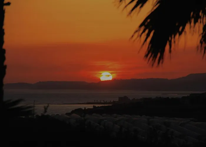 فندق مبيت وإفطار Punta Bianca & Experience 4*